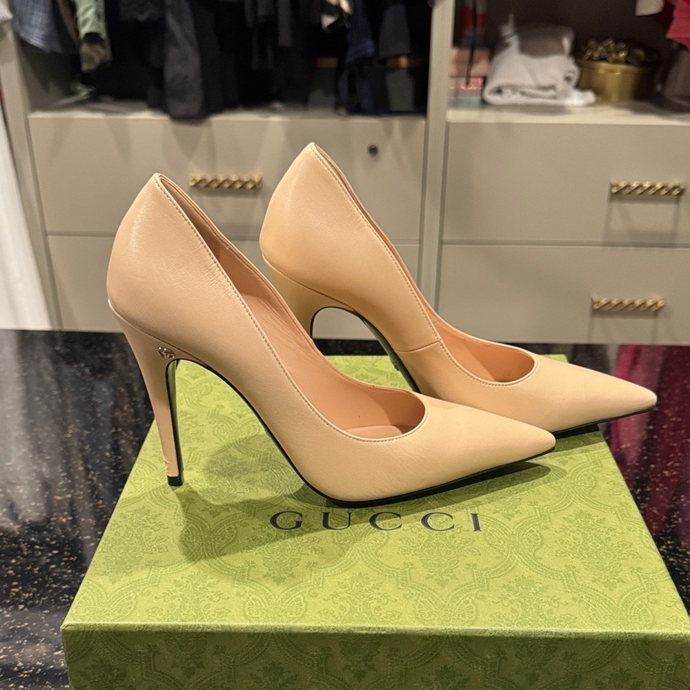 Gucci Women's Tan Heels - Picture 4 of 6